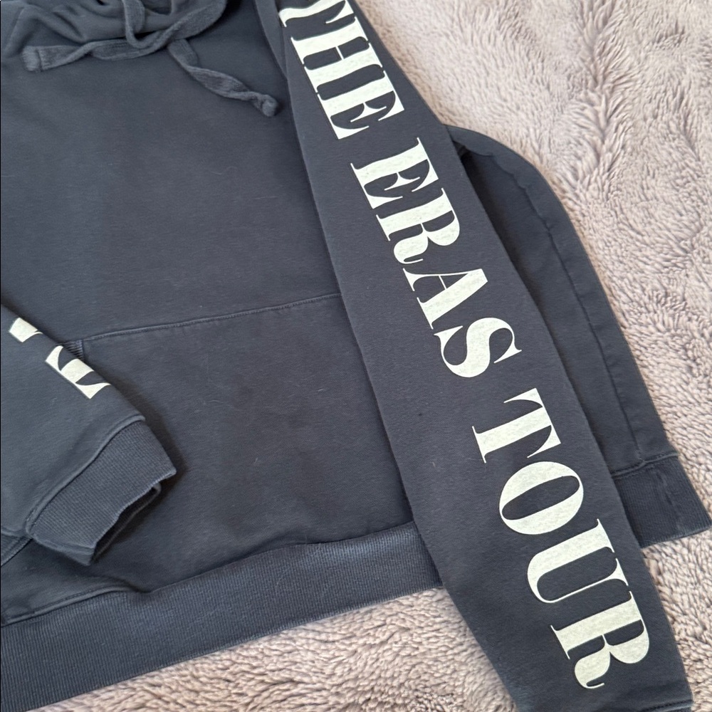 Black Taylor swift  GUC size medium hoodie - Picture 3 of 9
